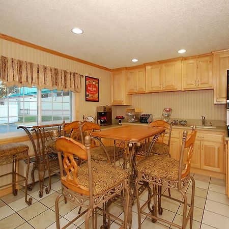 Rodeway Inn West Dodge Омаха Ресторант снимка