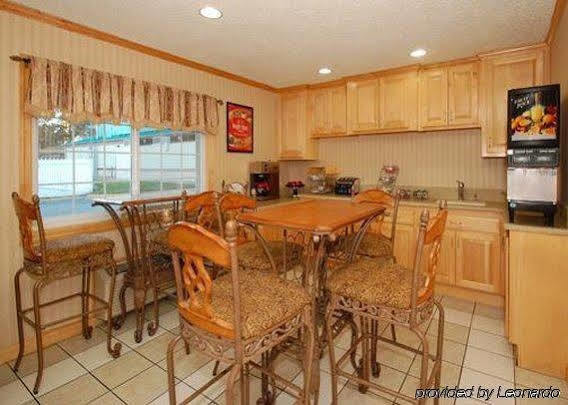Rodeway Inn West Dodge Омаха Екстериор снимка
