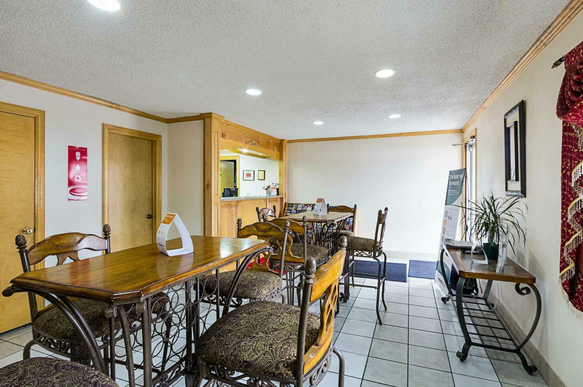 Rodeway Inn West Dodge Омаха Екстериор снимка